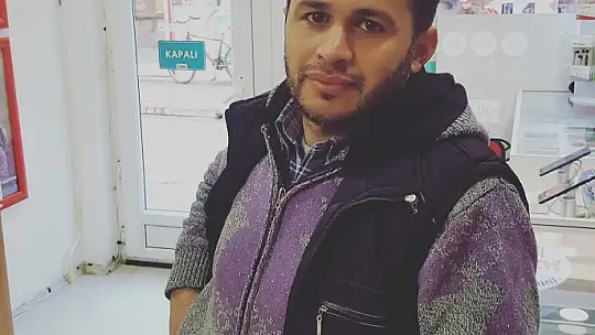 Köy muhtarı, traktörle kazan arasında sıkışarak ağır yaralandı