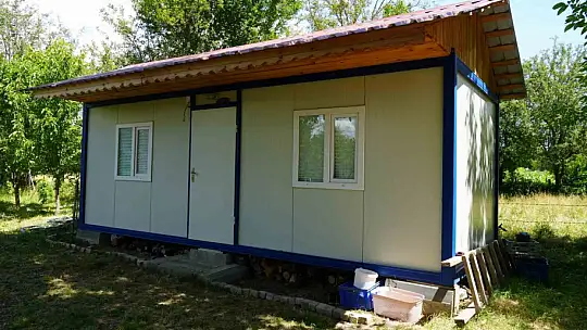 Köye inen ayı girdiği bahçede vatandaşlara korku dolu anlar yaşattı