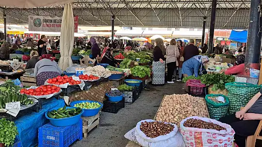 Köylü kadınlar 200 yıldır bu pazarda buluşuyor