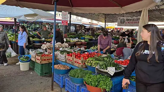 Köylü kadınlar 200 yıldır bu pazarda buluşuyor