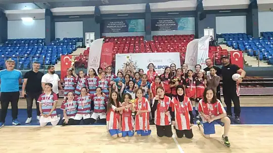 Küçükler futsal şampiyonları belli oldu