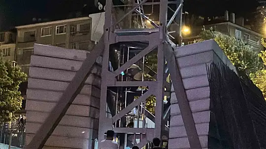 Kule vinçte intihara kalkışan şahsı, eşi ve yeğeni ikna etti