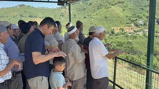 Kuraklığa çare arayan köylülerden yağmur duası