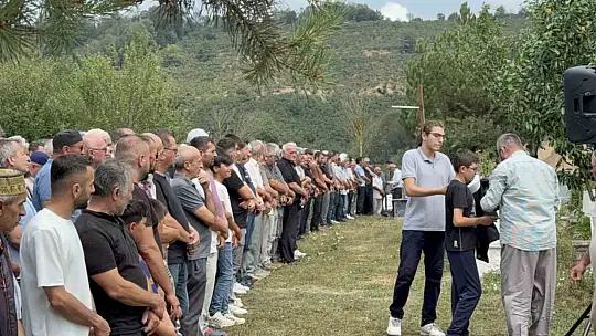 Kürek sörfü yaparken kaybolmuştu, son yolculuğuna uğurlandı