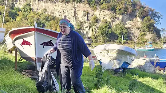 Kurucaşile'de 2 saatte 30 poşet çöp toplandı