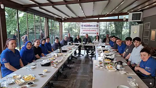 Kusursuz kafenin çalışanlarıyla bir araya geldiler
