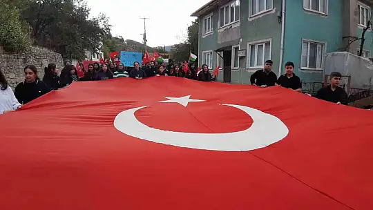 Lise öğrencileri Gazze için yürüdü