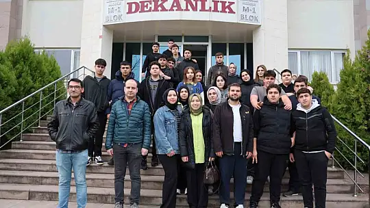Liseli gençler Düzce Üniversitesi'ni inceledi
