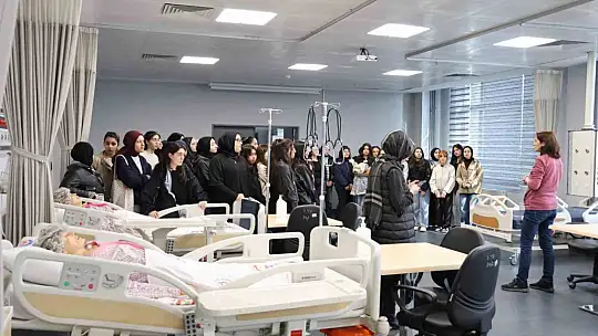 Liseli gençler Düzce Üniversitesi'nde