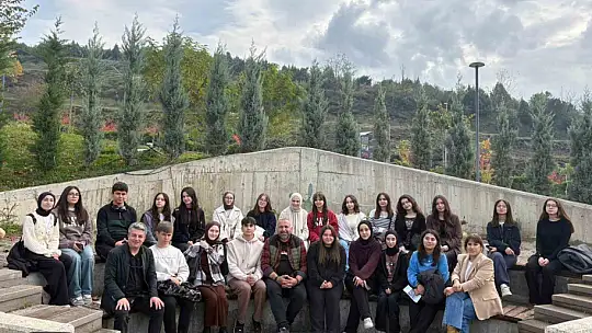 Liseli gençler sonbahar renklerini keşfetti