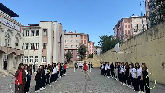 Liselilere spor oyunları ile tanıtım sürüyor
