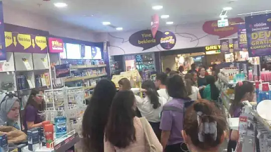 Mağazayı talan ettiler