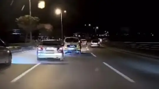 Makas atan otomobil kazaya neden oldu