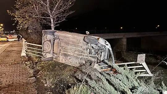 Makas atan otomobil kazaya neden oldu