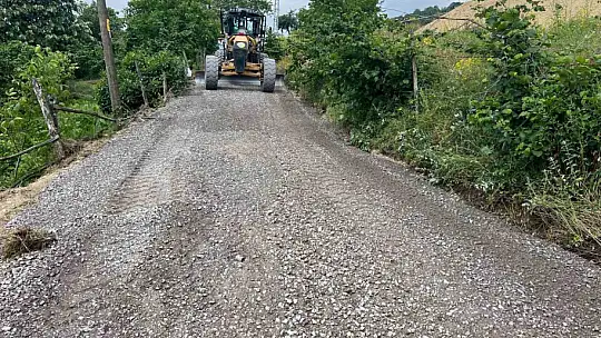Malzemeli yol bakım çalışmaları sürüyor