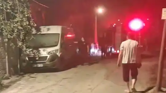 Mangal kömürü yüklü minibüste yangın