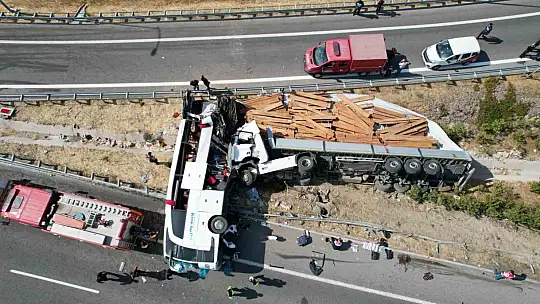 Feci kaza 11 can aldı