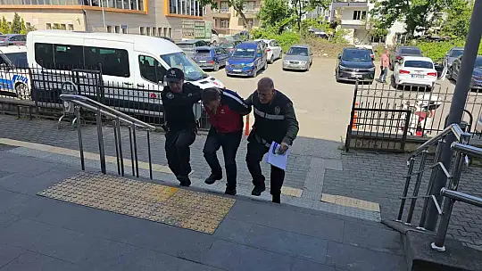 Nezarethaneye götürülürken intihara kalkıştı