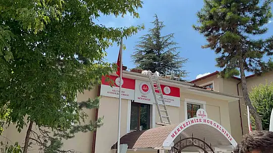 Merdivenden düşen işçi yaralandı