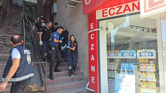 Merdivenlerde baygın bulunan kişi hastaneye kaldırıldı