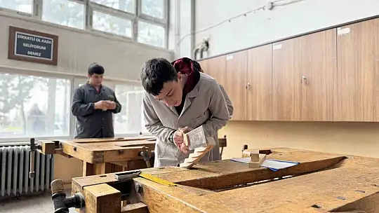 Meslek lisesi öğrencilerinin el emeği ürünleri döner sermayeye kazandırılacak