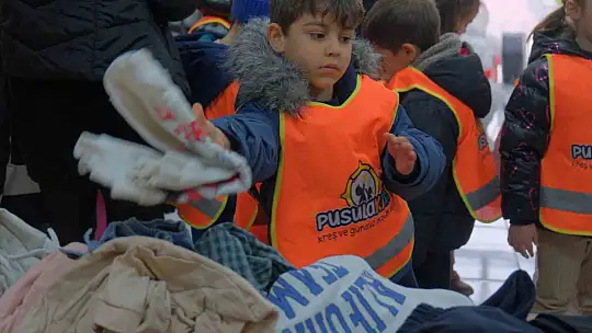 Minik ellerden, büyük destek eli