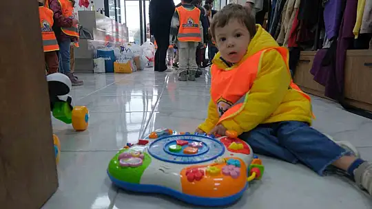 Minik ellerden, büyük destek eli