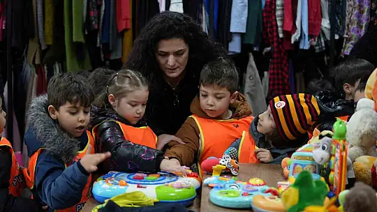 Minik ellerden, büyük destek eli