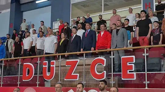 Minik güreşçiler, Türkiye şampiyonu olmak için Düzce'de ter döküyor