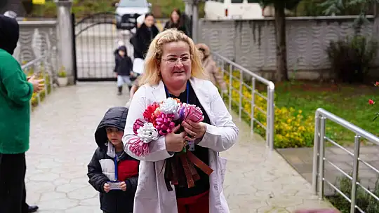 Minik kalpler, çınarların gölgesinde