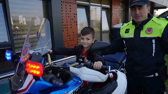 Minik öğrenciler hem eğlendi hem öğrendi