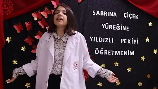 Minik öğrencilerden, öğretmenlerin kalıplaşmış terimleriyle 24 Kasım kutlaması