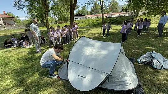 Minik öğrencilerin kamp sevgisi
