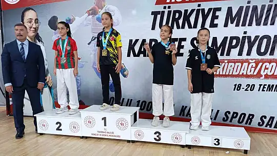 Minikler karate madalya ile döndü