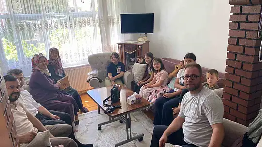 Miniklerden engelli ve yaşlılara anlamlı ziyaret
