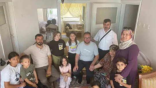 Miniklerden engelli ve yaşlılara anlamlı ziyaret