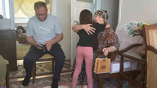 Miniklerden engelli ve yaşlılara anlamlı ziyaret