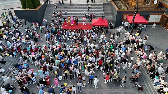 Miniklere festival tadında karne şenliği