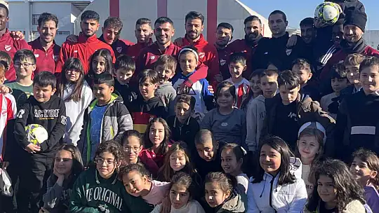 Miniklerin Boluspor mutluluğu: 40 öğrenciye imzalı forma hediye ettiler