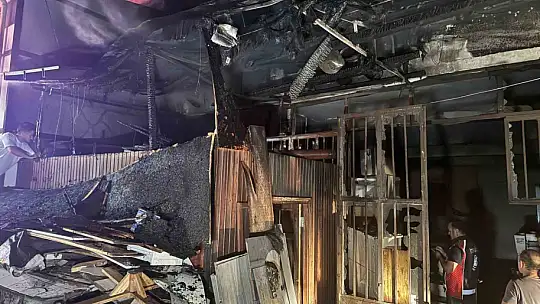 Mobilya atölyesinde çıkan yangın söndürüldü