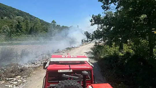 Mollabey yolunda çöplük yangını paniğe neden oldu