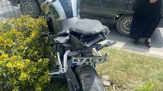 Motosiklet havada takla attı, sürücü metrelerce sürüklendi