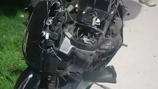 Motosiklet ile hafif ticari araç çarpıştı: 2 yaralı