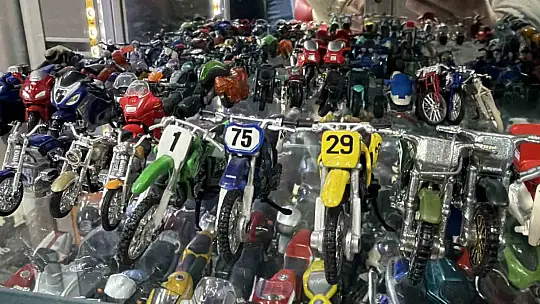 Motosiklet tutkusunu koleksiyona çevirdi