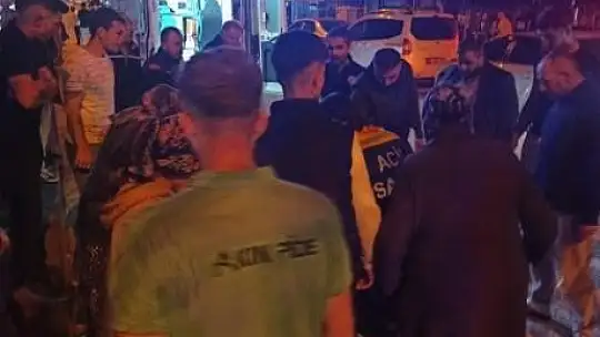 Motosiklet yolun karşısına geçen yayaya çarptı: 2 yaralı