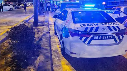 Motosiklet yolun karşısına geçen yayaya çarptı: 2 yaralı
