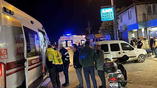 Motosiklet, yolun karşısına geçmeye çalışan adama çarptı: 3 yaralı