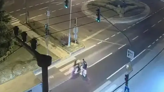 Motosikletlerin çarpışma anı kameralara yansıdı