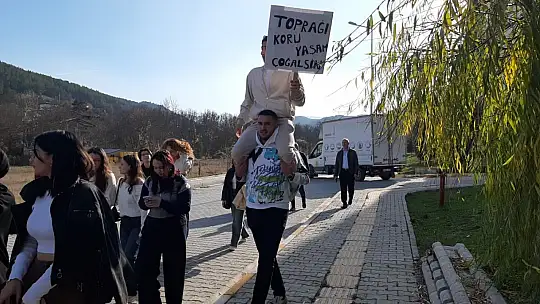 Mudurnu'da öğrenciler erozyon farkındalığı için yürüdü