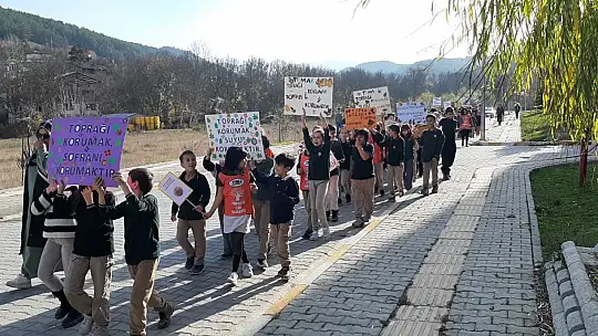Mudurnu'da öğrenciler erozyon farkındalığı için yürüdü